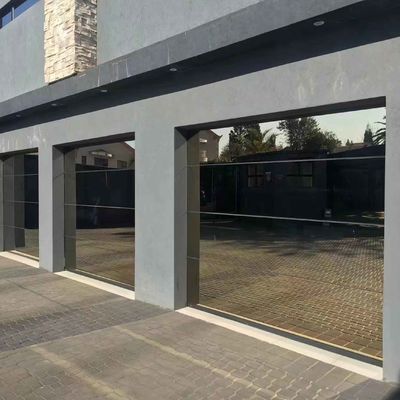 Puertas de garaje eléctricas seccionales con vista completa Puertas de garaje de vidrio de aluminio Muestra disponible