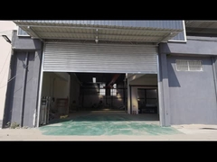 0.8mm de espesor de la pizarra estándar puerta eléctrica Exterior persiana de acero puertas industriales de rodillo